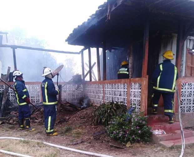 Familia perdió sus pertenencias en incendio en vereda de Risaralda 