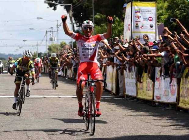 Jhónatan Restrepo ganó hoy la quinta etapa de la Vuelta al Táchira