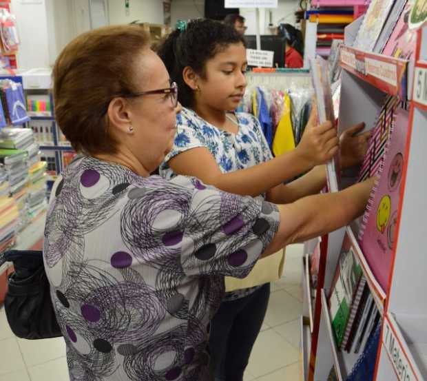 Lo que pueden pedir los colegios en útiles y uniformes escolares  