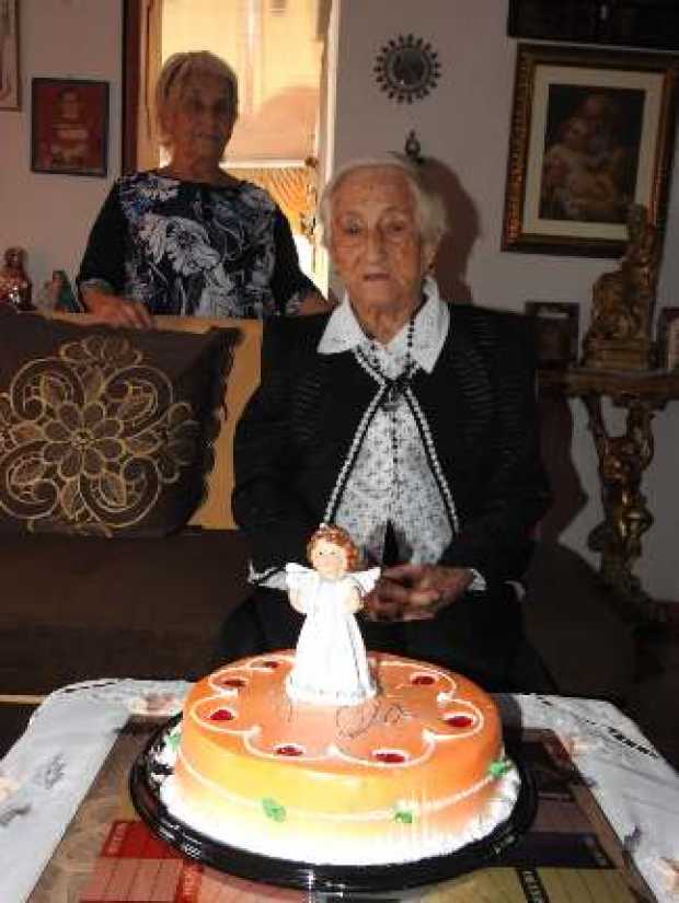 Historia de una mujer centenaria Historia de una mujer centenaria