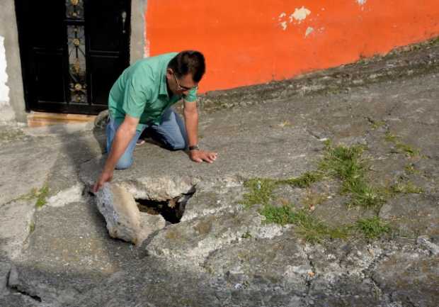 Se hunden las calles en Salamina 