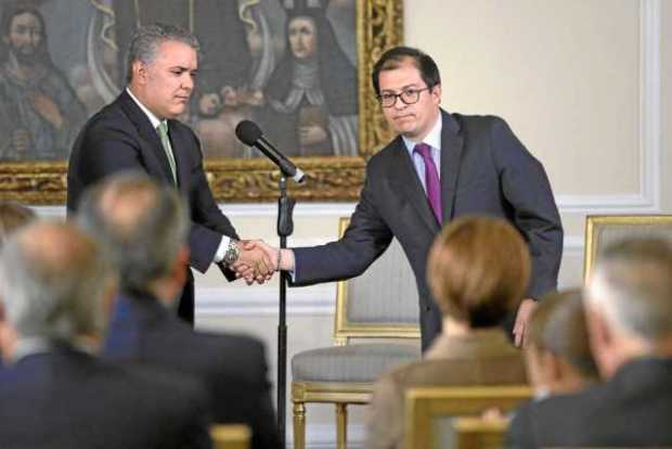 A la ceremonia de posesión de Francisco Barbosa asistieron, entre otros, el expresidente César Gaviria (1990-1994); la embajador