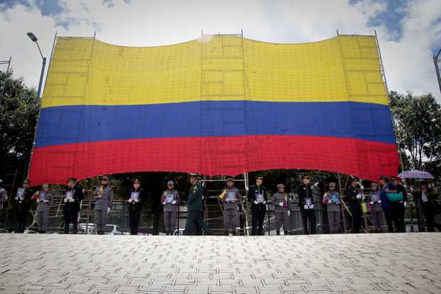 Controversia política por propuesta de voto de miembros de las fuerzas militares y la Policía.