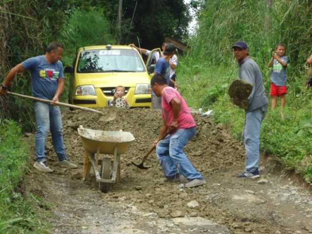 Los comunales mejoran Los Mangos, en Chinchiná 