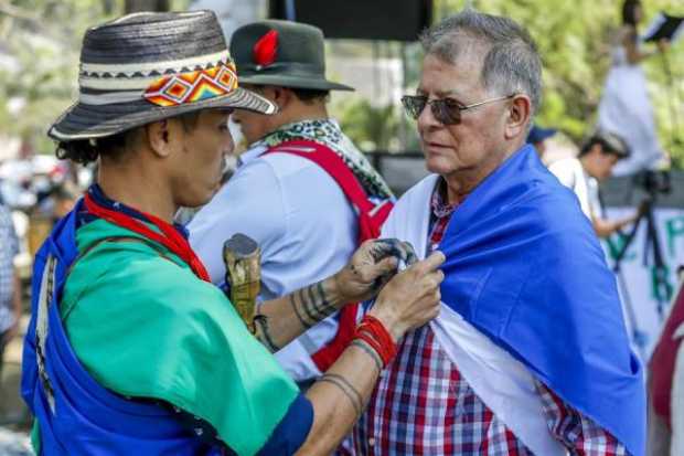 Indígenas de Antioquia realizan un "ritual del perdón" con exguerrilleros de las FARC