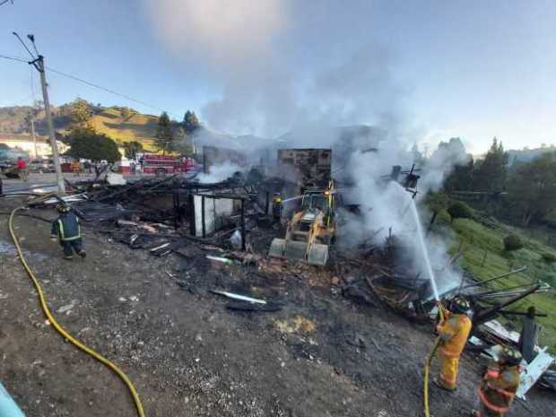 Desespero comunitario en incendio de ayer en San Félix (Salamina)