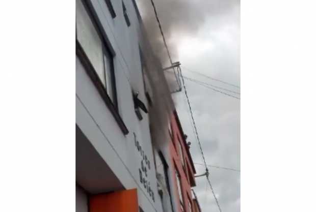 Bomberos atendieron salida de humo en edificio por Belén 
