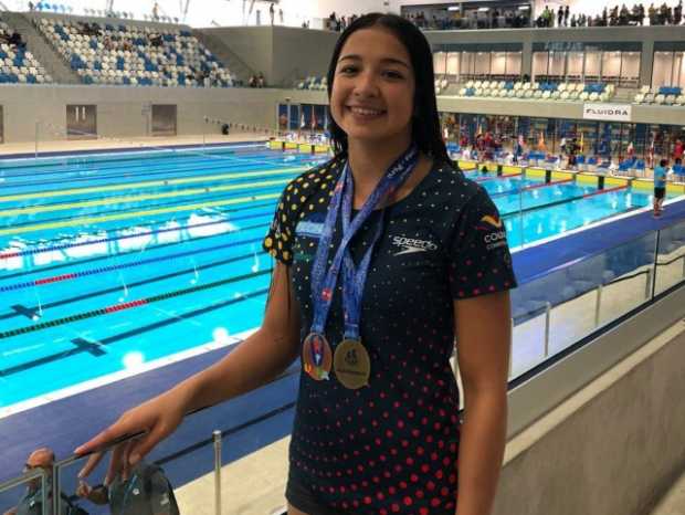 La manizaleña Stefanía Gómez obtuvo el fin de semana oro, plata y bronce en la Copa Uana de Natación, en Lima (Perú).