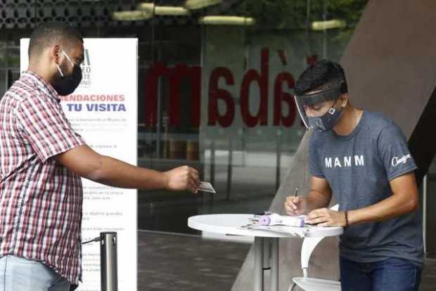 Cumpliendo los protocolos de bioseguridad, algunos espacios culturales habilitaron salas, exposiciones y recorridos para sus vis