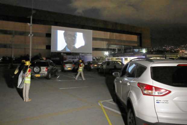 Una antigua forma de disfrute cinematográfico fue rescatada en Colombia con la apertura el sábado de un autocine y que pretende 