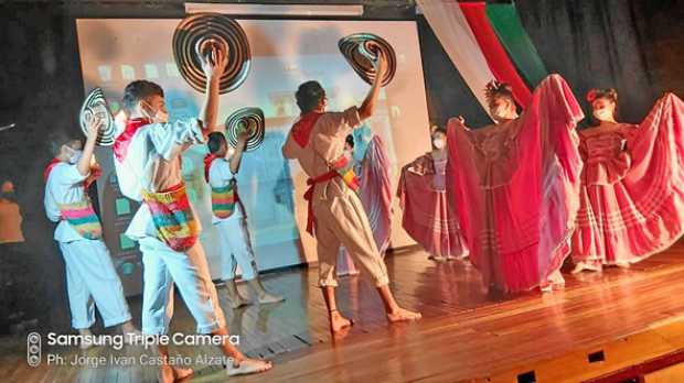 Homenaje musical Foto | Jorge Iván Castaño | LA PATRIA Neira. Con danzas en el Centro cultural se desarrolló el homenaje que la 