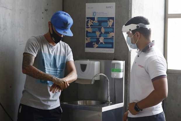 6.803 nuevos contagios y otras 211 personas fallecidas por covid-19 