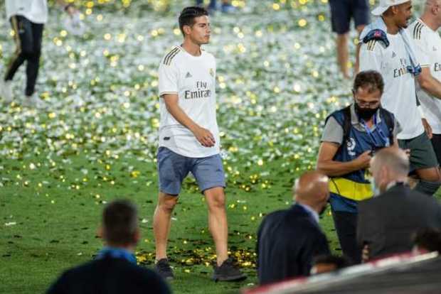 James Rodríguez, durante la celebración del equipo blanco tras la consecución del título 34. 