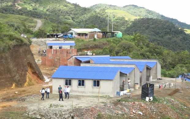 La Gobernación de Caldas visitó hace 13 días El Congal para chequear la construcción de viviendas.