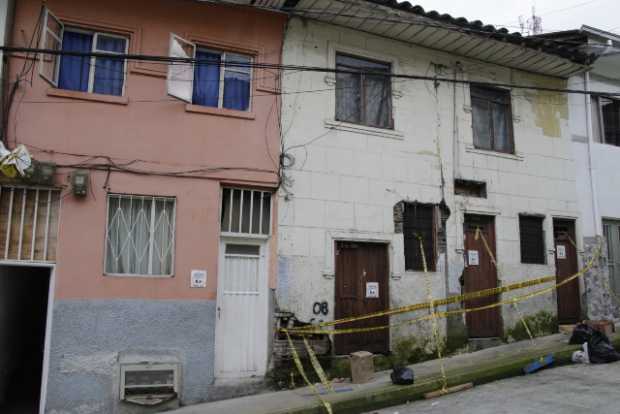 Habitantes del barrio Uribe, en Manizales, piden que agilicen la demolición de casa que amenaza ruina Habitantes del barrio Uribe, en Manizales, piden que agilicen la demolición de casa que amenaza ruina