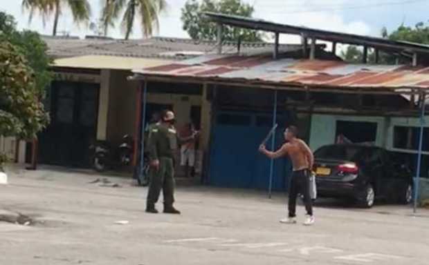 Hirió a dos con machete y se enfrentó a un policía en Guarinocito (La Dorada) Hirió a dos con machete y se enfrentó a un policía en Guarinocito (La Dorada)