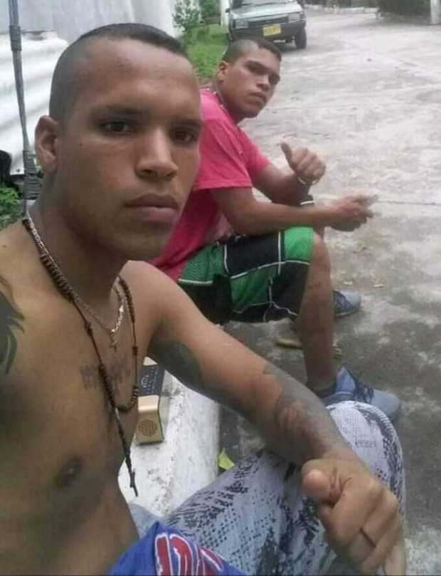 Brayan Camilo Guzmán Tovar, de 22 años y su hermano, Luis Miguel. 