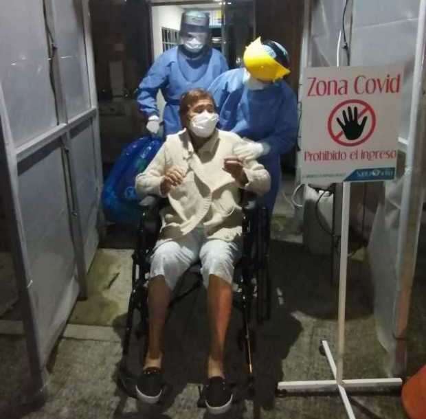 Tras permanecer una semana en la UCI Covid del Hospital Santa Sofía ayer le dieron de alta a Elvira Alarcón Franco, de 70 años, 