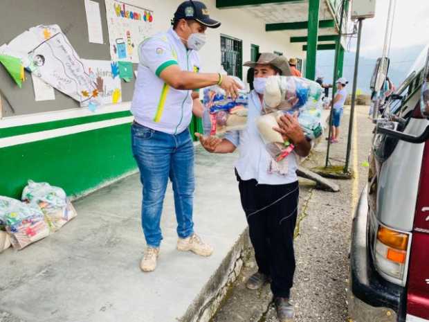 Unos se salvan y otros penan con alimento escolar