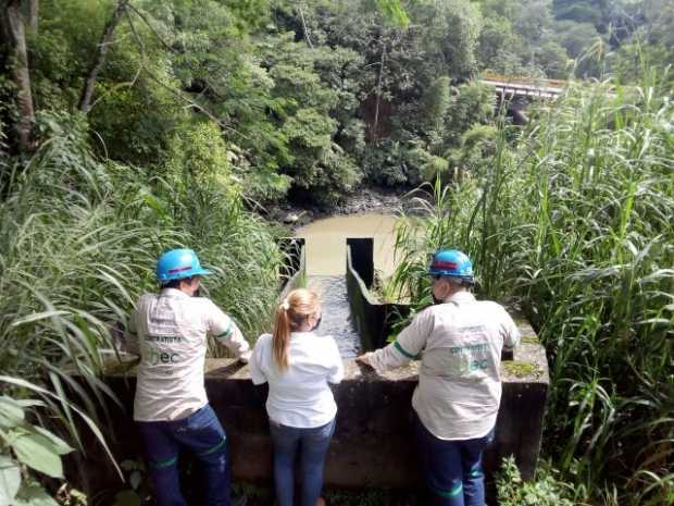 En El Chispero (Chinchiná) buscan a un hombre que cayó al agua