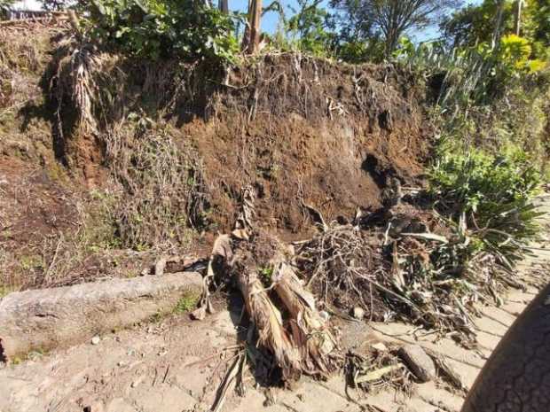 18 derrumbes afectan vías de Belalcázar