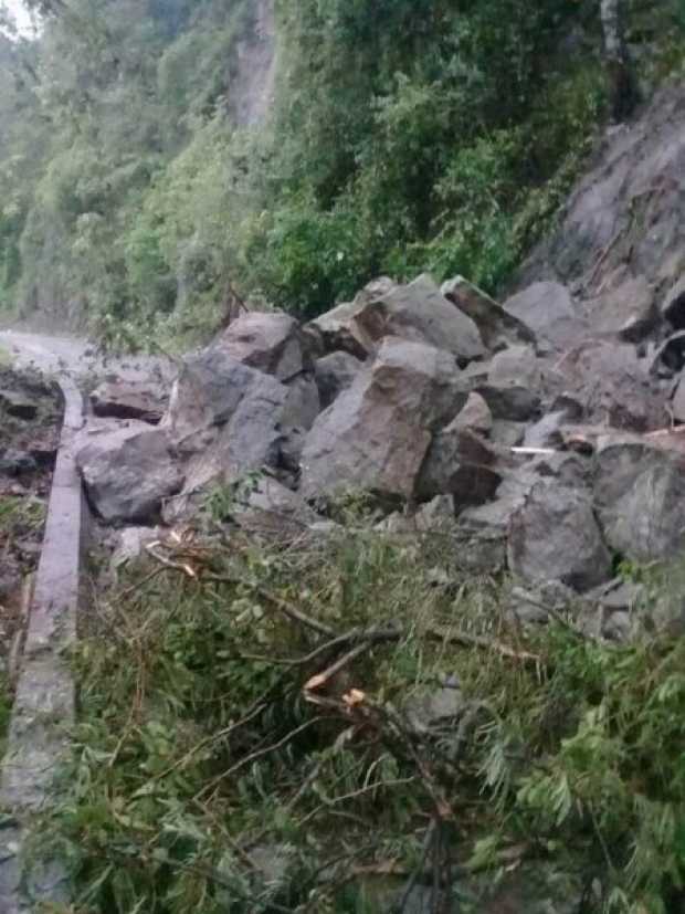 Lluvias provocan derrumbes en la vía entre Victoria y La Dorada Lluvias provocan derrumbes en la vía entre Victoria y La Dorada