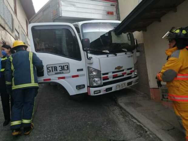 Camión chocó contra vivienda en Anserma