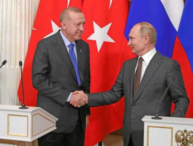 Recep Tayyip Erdogan, en una rueda de prensa conjunta con su homólogo ruso, Vladímir Putin, tras una reunión de seis horas en el