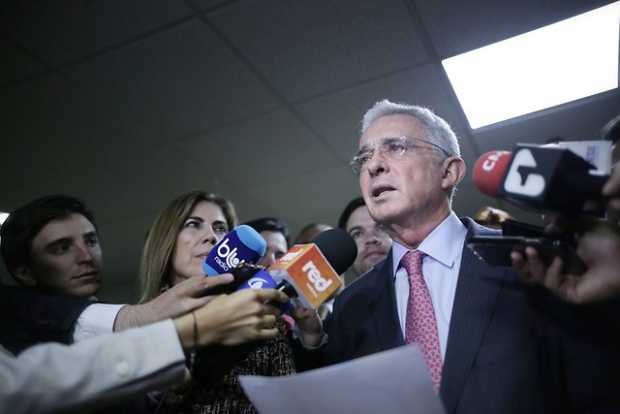 "Jamás ha pasado por mi mente comprar votos": Álvaro Uribe 