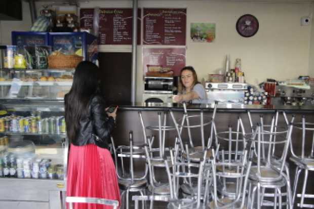 Algunos negocios optaron por despachar domicilios. Algunos negocios optaron por despachar domicilios.