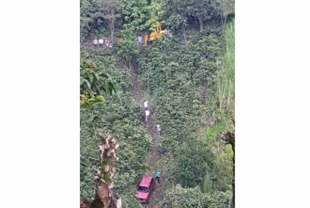 Camioneta cayó por ladera en la antigua vía Manizales-Chinchiná