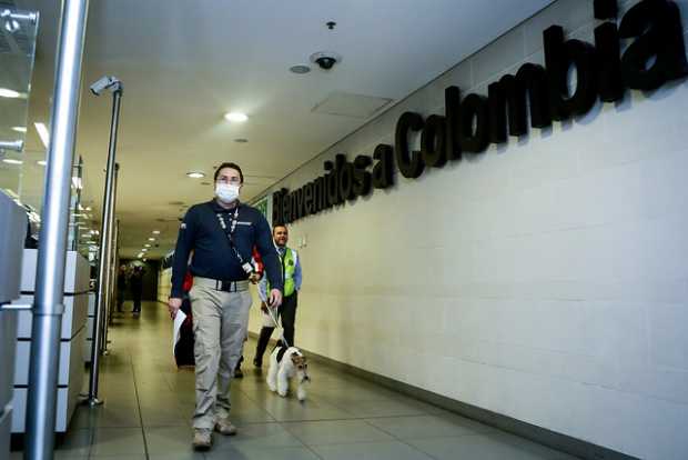 Controles migratorios en el aeropuerto Internacional El Dorado Controles migratorios en el aeropuerto Internacional El Dorado
