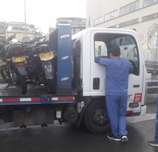 Enfermero rogó para que la grúa le devolviera la moto