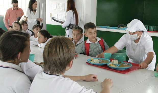 Gobierno amplia explicaciones para suministro de alimentación escolar 