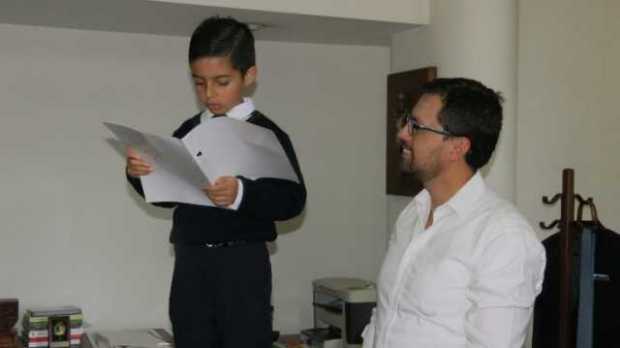 Niños visitaron al gobernador de Caldas en su despacho 