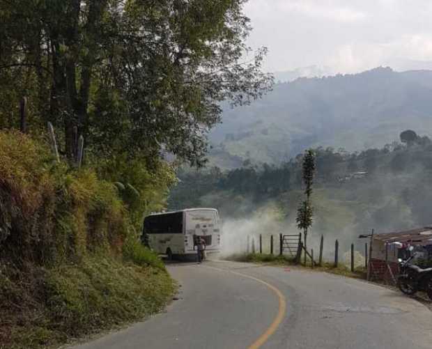 Bus se incendió en la vía Pácora-Aguadas 