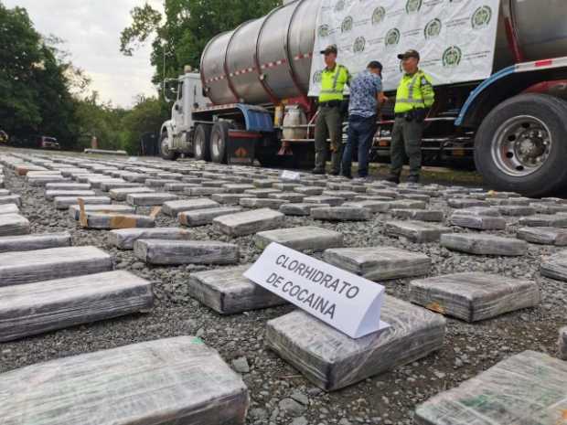 Hallaron 300 kilos de estupefacientes en la parte trasera de un camión 