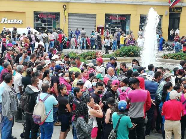 En edificio de la Alcaldía de Manizales no están repartiendo mercados, aclara secretaria de Desarrollo Social