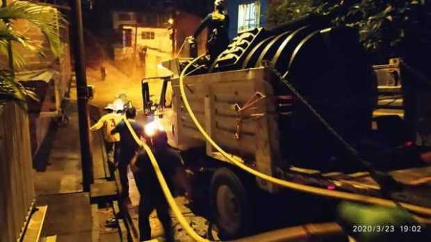 Bomberos de Norcasia (Caldas) y Alcaldía improvisaron de urgencia un carro cisterna