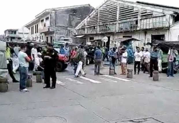 Así se veía el sector de la Galería en Chinchiná, salieron personas del casco urbano sin respetar las medidas.