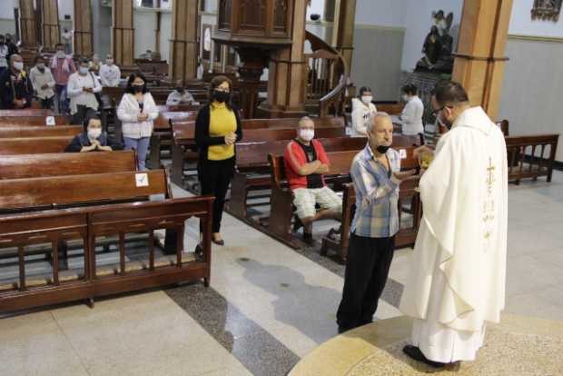 La iglesia los hace feliz-greses