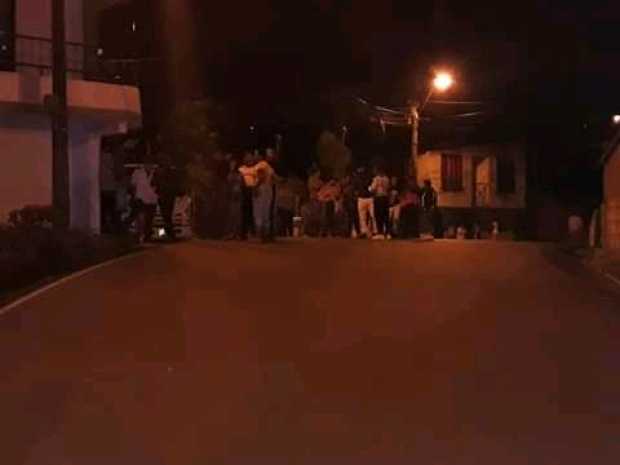 La Policía de Chinchiná debió usar gases lacrimógenos para disolver a unas personas que estaban el sábado por la noche quebranta