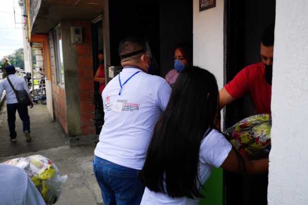 El barrio San Cayetano, en Manizales, recibió alimentos del Mercadotón