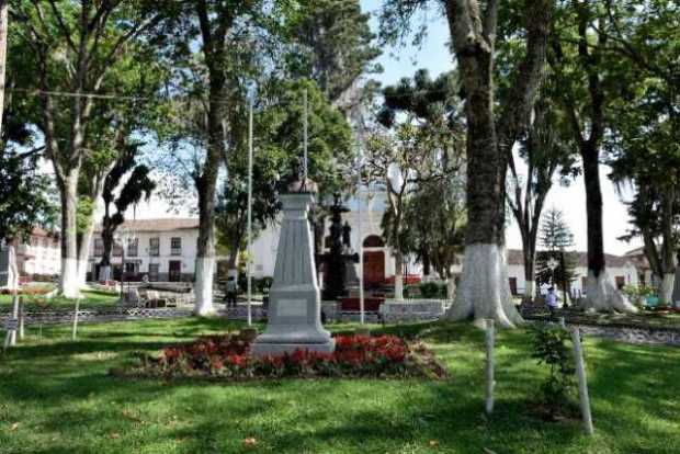 Florece el Parque de Bolívar en Salamina (Caldas)