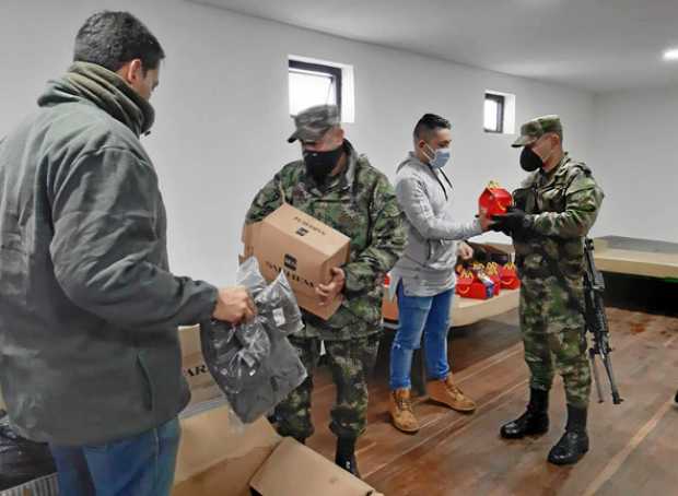 Foto | LA PATRIA Manizales. Desde la Base Militar del Cerro Gualí, a 4.250 m.s.n.m., el gobernador, Luis Carlos Velásquez, hizo 