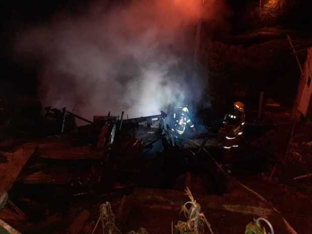 Dos casas afectadas en incendio en el barrio Asís, de Manizales 