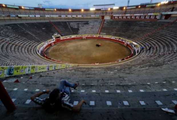 Con gradas vacías, pero con acción en el ruedo se realizó la Feria de Toros y Ciudad en octubre.