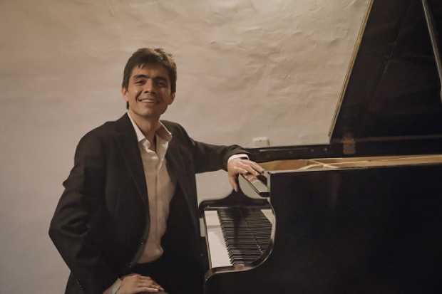 Andrés Santander Ospina, pianista manizaleño