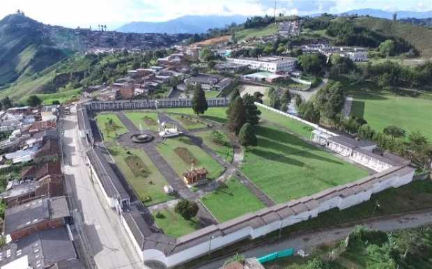 Vista aérea del cementerio San Jerónimo.