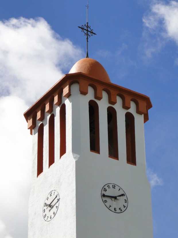 Silencian a medias campanas y reloj de la Parroquia Nuestra Señora de los Dolores de Pensilvania